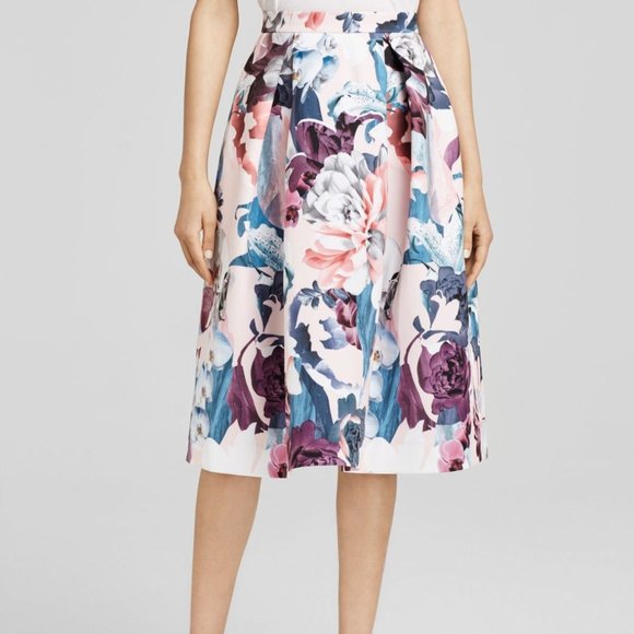 Jupe Daily Sports Femme – Noire à Fleurs – Taille 10 – Avec Short Intégré Et Poches